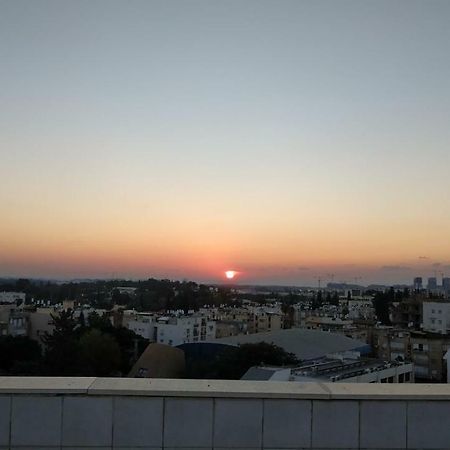 Herzelia Rooftop Special 2 Room Apartment Luaran gambar